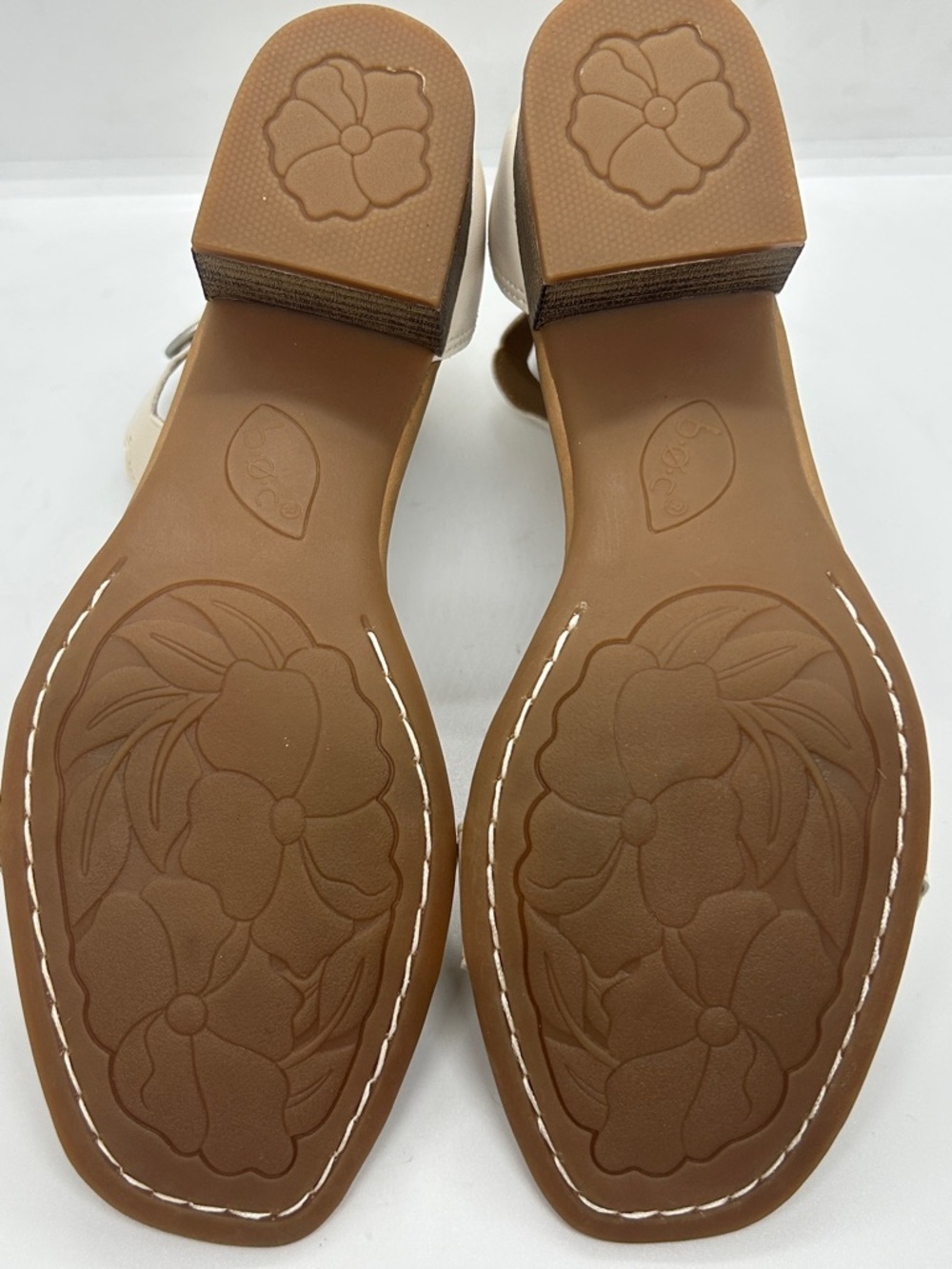 b.o.c. Women's Ivory Scalloped Ankle-Strap Sandals Size 10 NWOT - Picture 7 of 9